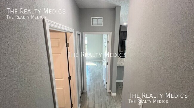 Building Photo - 2640 Dennis Ave SE