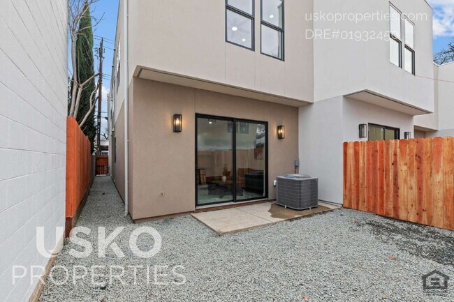 Building Photo - 2817 Democracy Alley