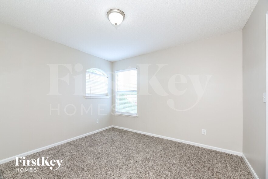 Building Photo - 2921 Ravine Hill Dr
