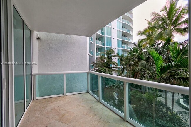 Building Photo - 1000 South Pointe Dr