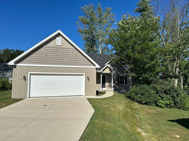 Primary Photo - Immaculate 3 bedroom home in Boalsburg ava...