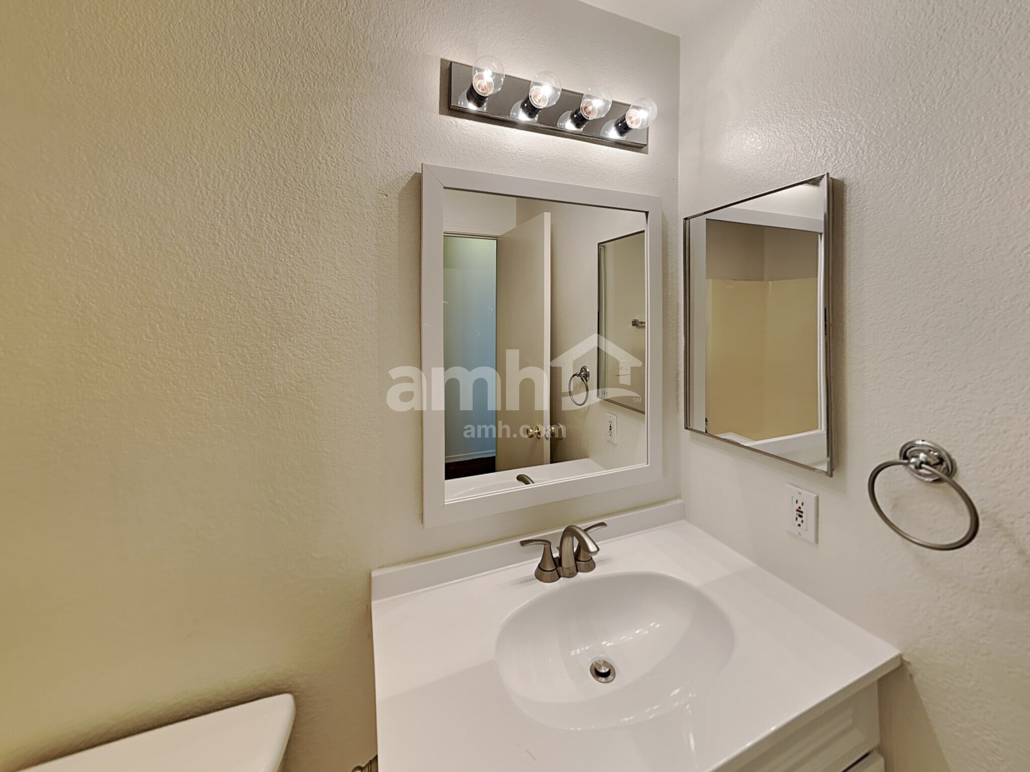 Building Photo - 1133 S 111th Cir