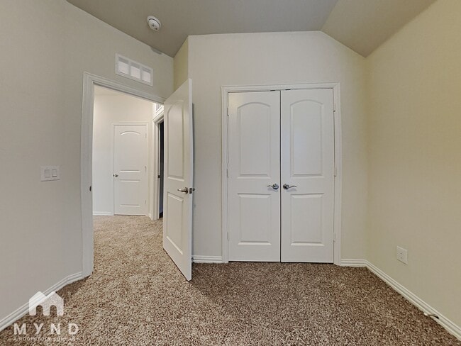 Building Photo - 4916 Meadow Falls Dr