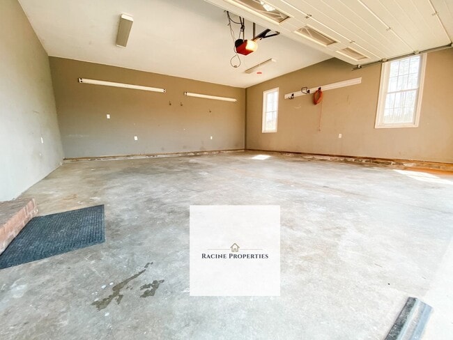 Building Photo - **Your Dream Home Awaits in This Exceptional Cul-de-Sac Retreat**