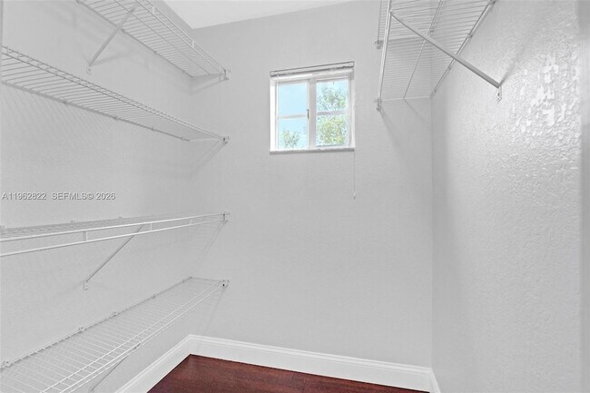 Building Photo - 2586 Centergate Dr