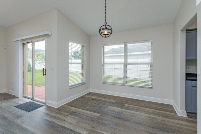 Building Photo - Charming 3-Bedroom Home for Rent in South ...