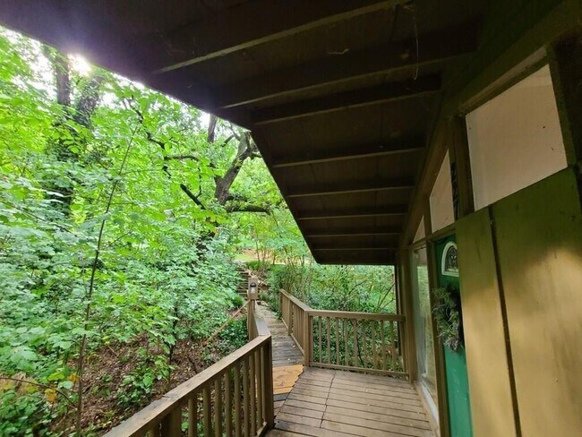 Building Photo - 227 Rockland Dr