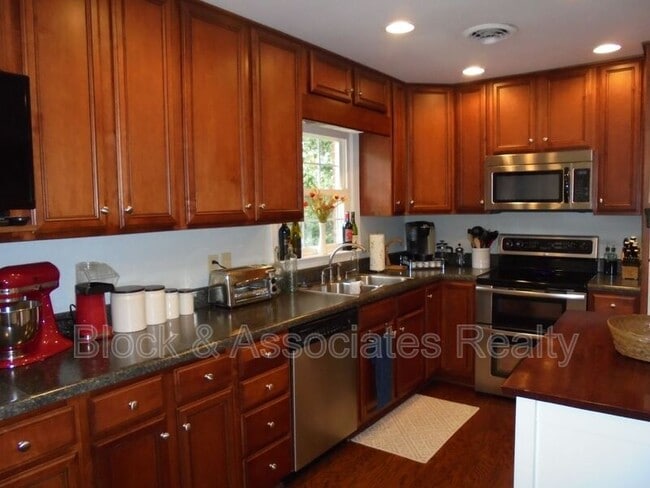 Building Photo - 2314 Dover Pl