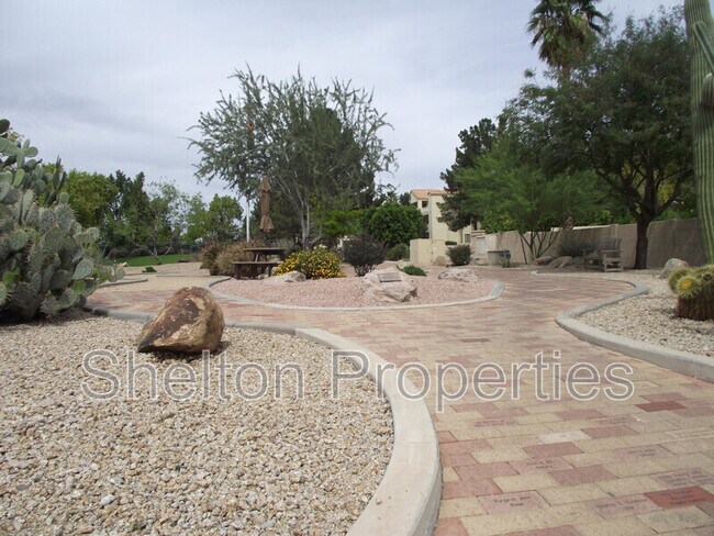 Building Photo - 9418 W Tonto Ln