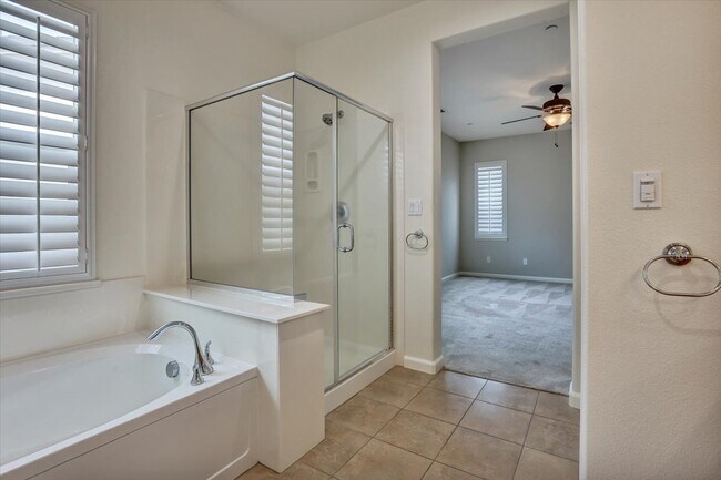 Building Photo - 683 Courtyards Loop