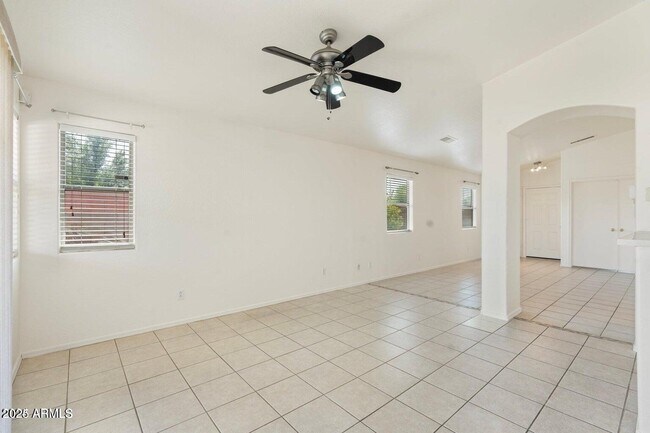 Building Photo - 10833 W Elm Ln