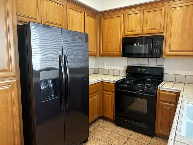 Building Photo - Beautiful tri-level Communications Hill home