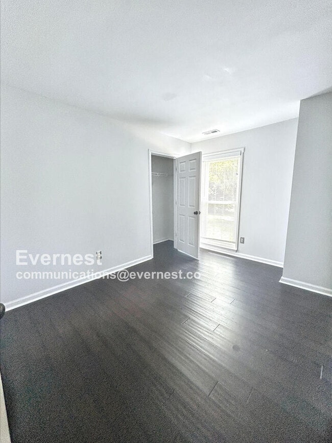 Building Photo - 160 Foxtail Dr