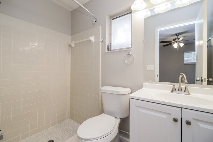 Building Photo - 9556 Brimton Dr