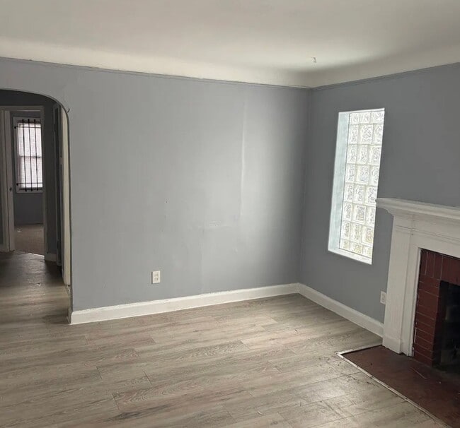 Building Photo - 3 bedroom bungalow~~