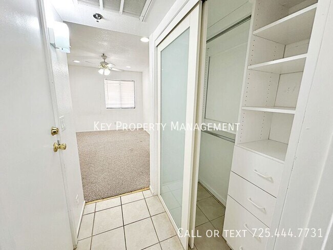 Building Photo - %1381 University Ave-#102