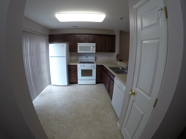 Building Photo - 2123 Quail Hollow Dr