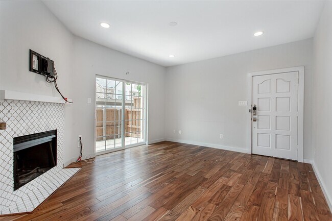 Building Photo - 6210 Oram St