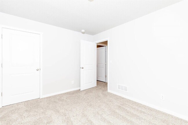 Building Photo - 1065 Waukee Ave