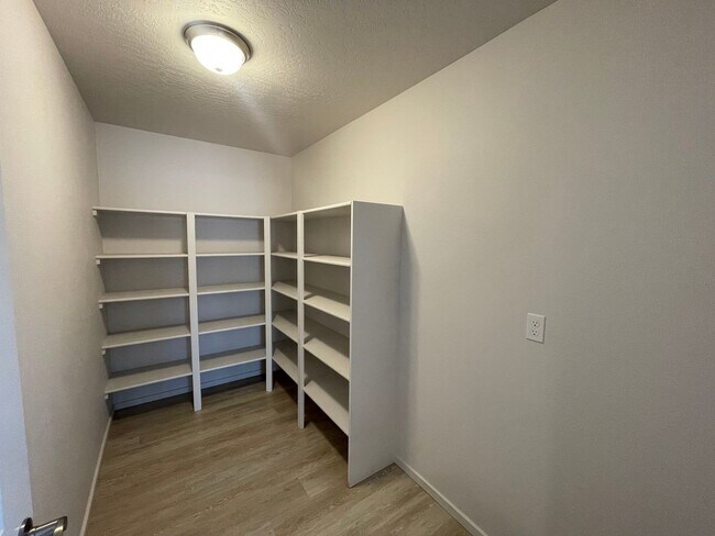 Building Photo - Hayden Rancher