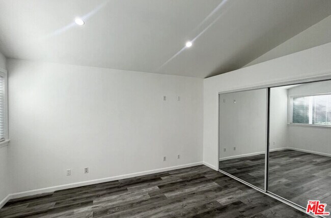 Building Photo - 4545 Matilija Ave