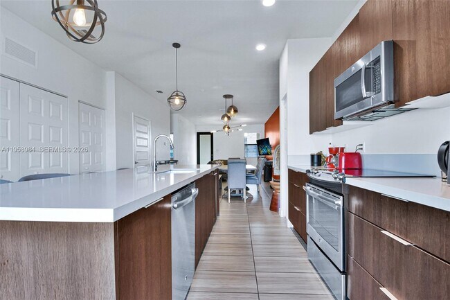 Building Photo - 7865 NW 104th Ave