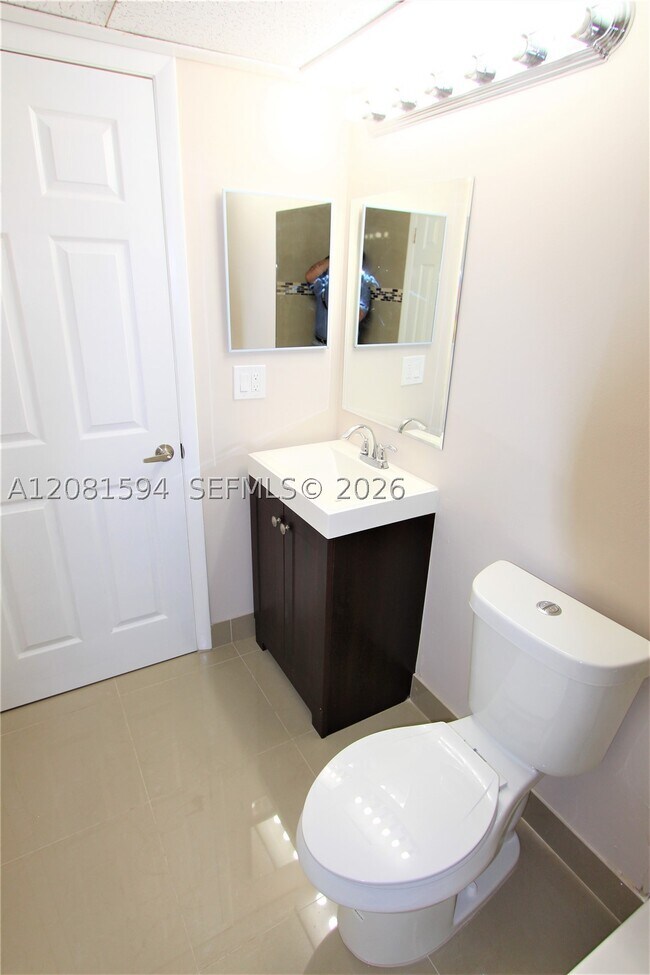 Building Photo - 2880 N Oakland Forest Dr