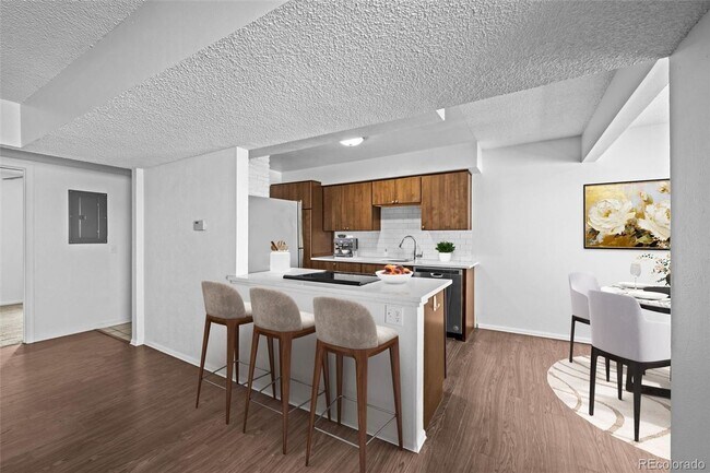 Building Photo - Metro Denver Condo with all the amenities