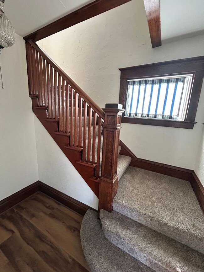 Building Photo - Historic 3 Bedroom, 1.5 Bath Home in Downt...