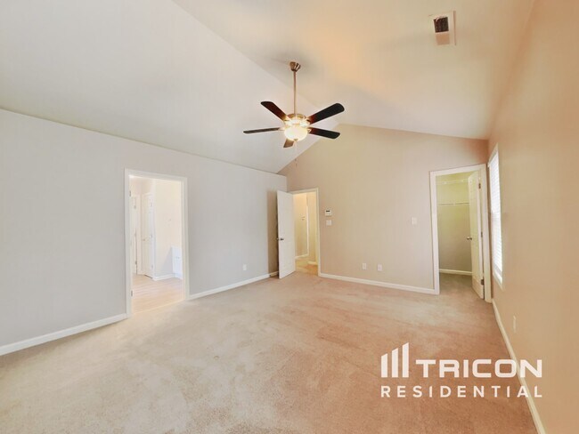 Building Photo - 547 Hay River St