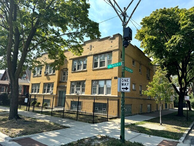 Primary Photo - 2056 N Kilpatrick Ave