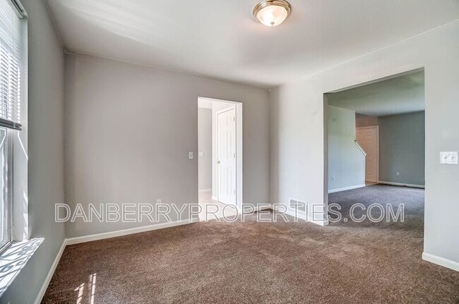 Building Photo - 3739 Willow Run Dr