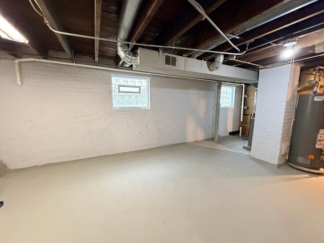 Building Photo - 13903 S State St