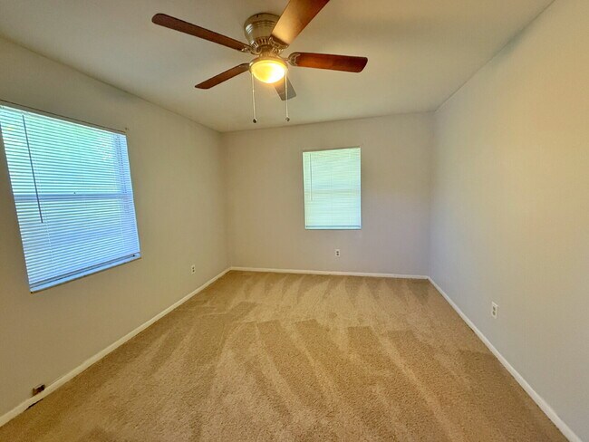 Building Photo - North Airport Manufactured Home on quiet street.