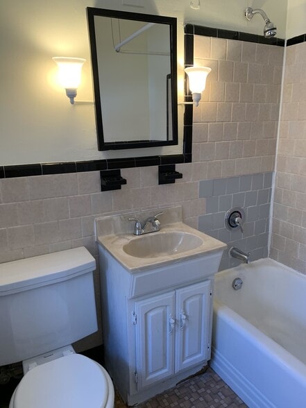 Building Photo - 379 Commonwealth Ave