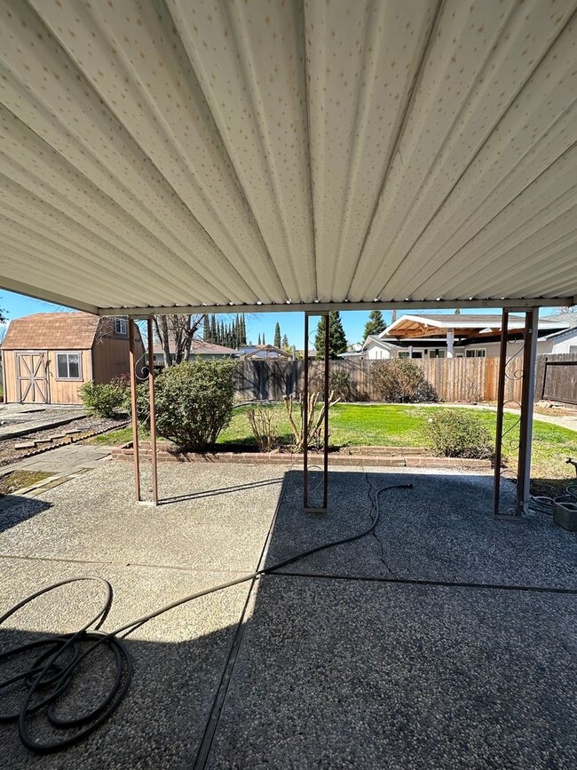 Building Photo - Reduced!!!