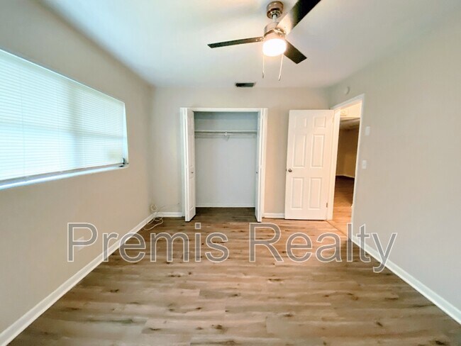 Building Photo - 1121 Mary Jane Ln