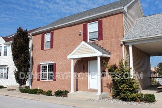 Building Photo - 1107 N Byrne Rd