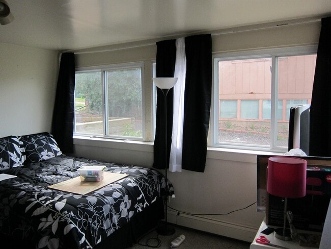 Building Photo - 16868 W 14th Pl