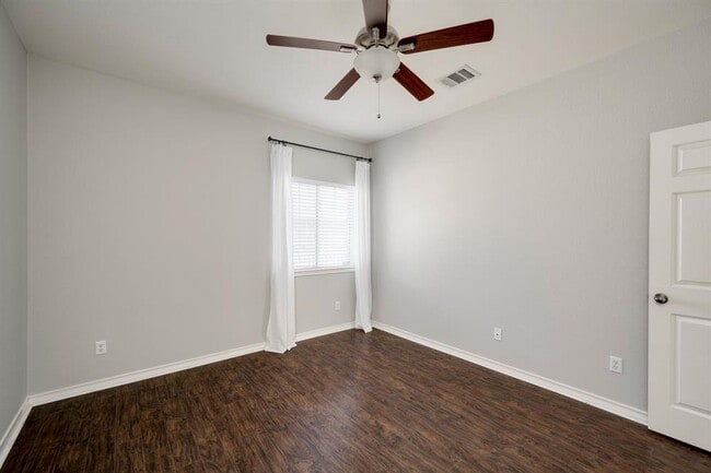 Building Photo - 2916 Alsatia Dr