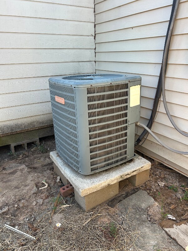 Building Photo - 904 E Hedrick St