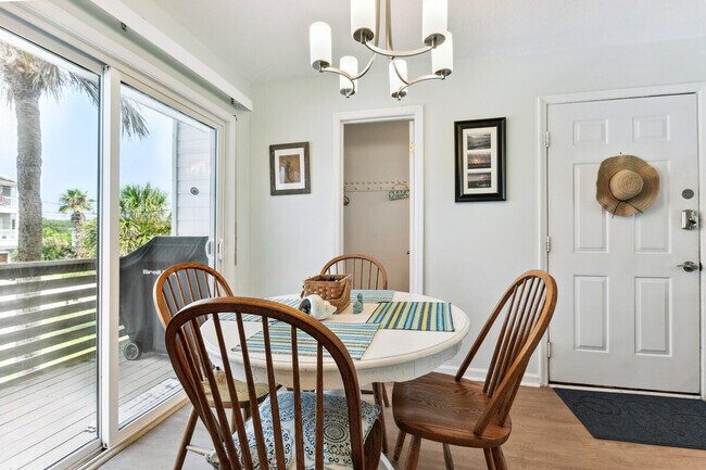 Building Photo - 1032 N Fletcher Ave