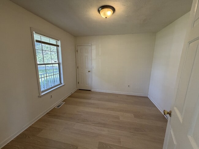 Building Photo - 304 Clearlake Ct