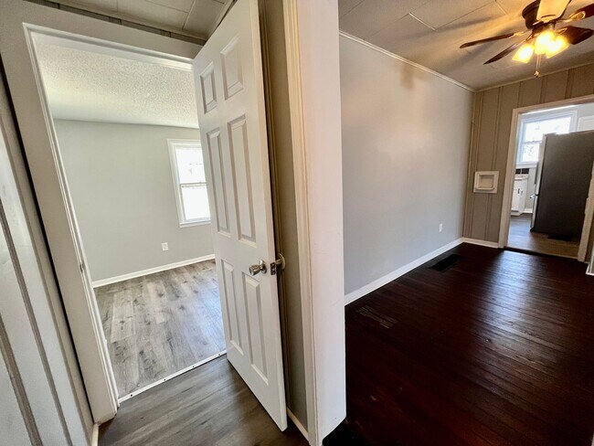 Building Photo - Spacious single family home in Independenc...
