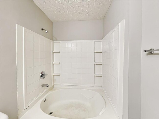 Building Photo - 8304 Fairington Village Dr