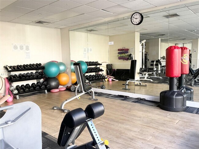 Building Photo - 2049 S Ocean Dr