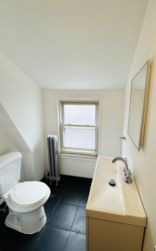 Building Photo - 408 Belgrove Dr