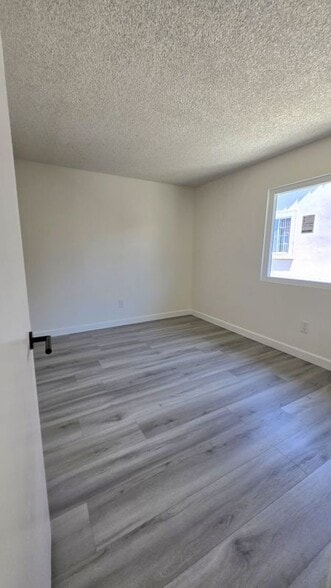 Building Photo - 1334 Engracia Ave