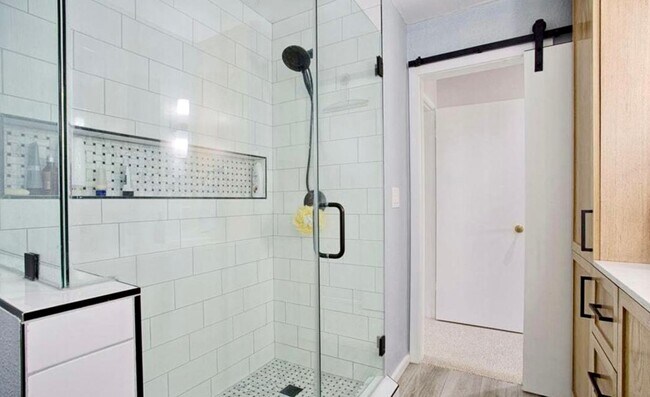 Building Photo - Amazing West LA Location - 2 bd / 2.5 ba T...