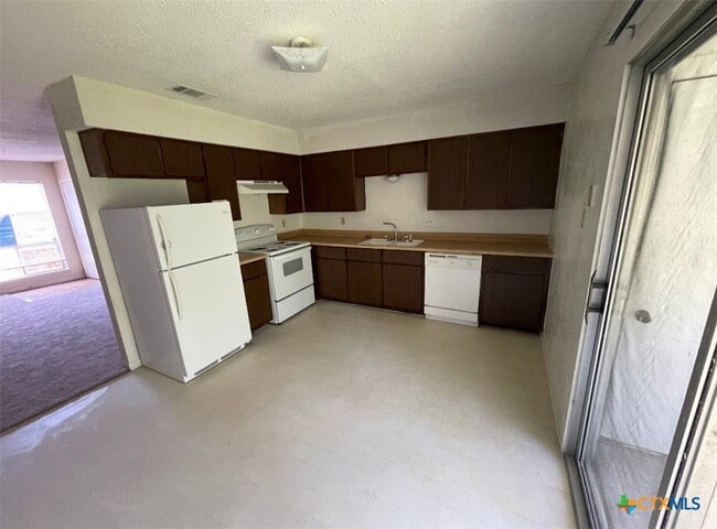 Building Photo - 209 Oak Trail Dr